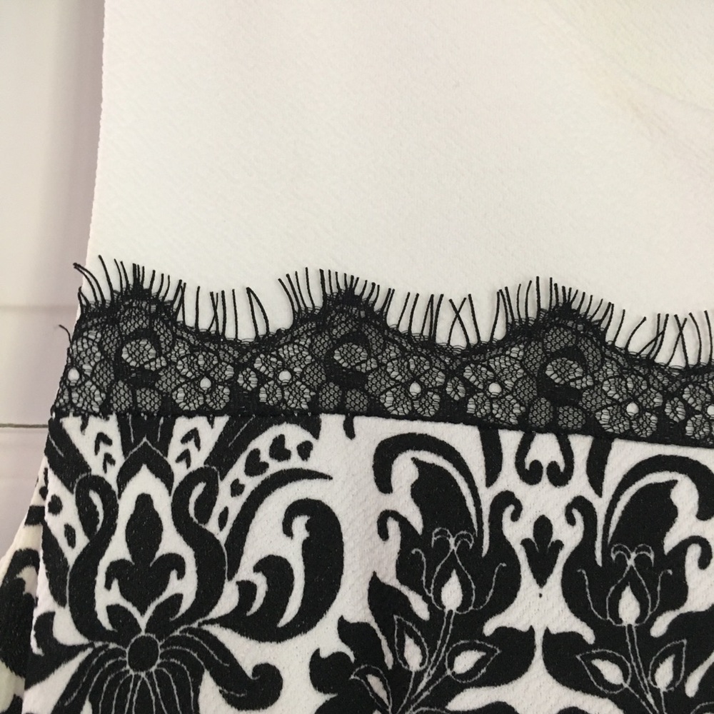 French sleeveless black and white lace dress - Picture 3 of 6